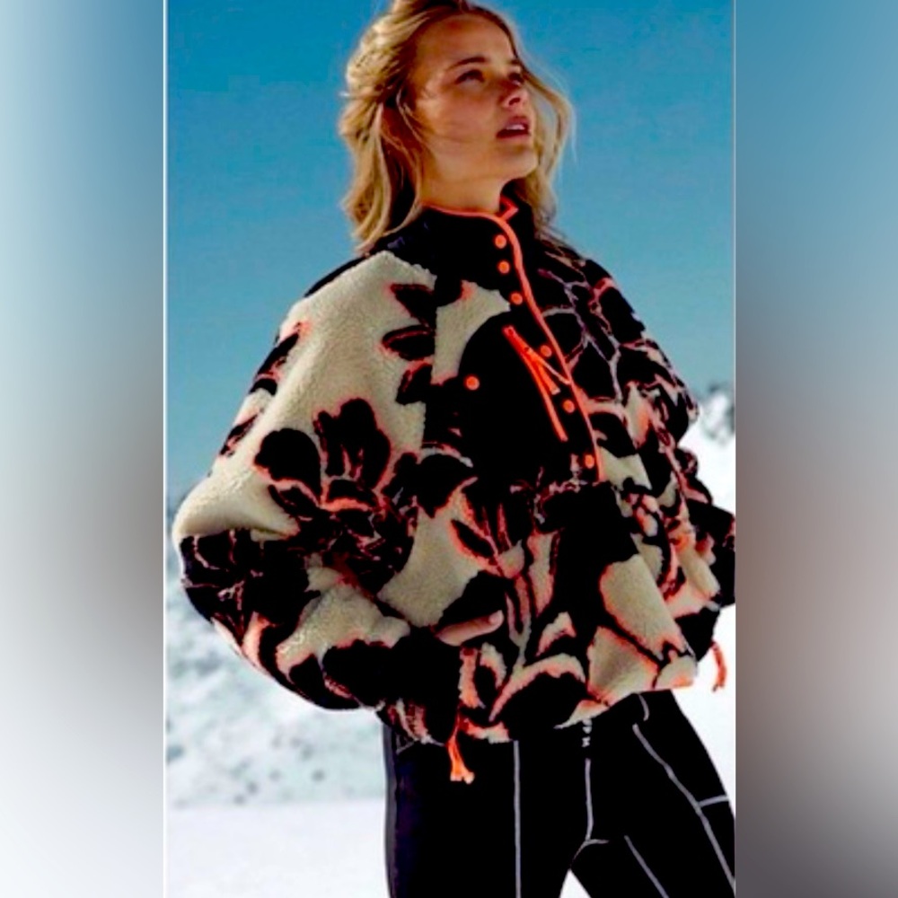 Free People Movement Magnolia Floral
Rocky Ridge Pullover LARGE